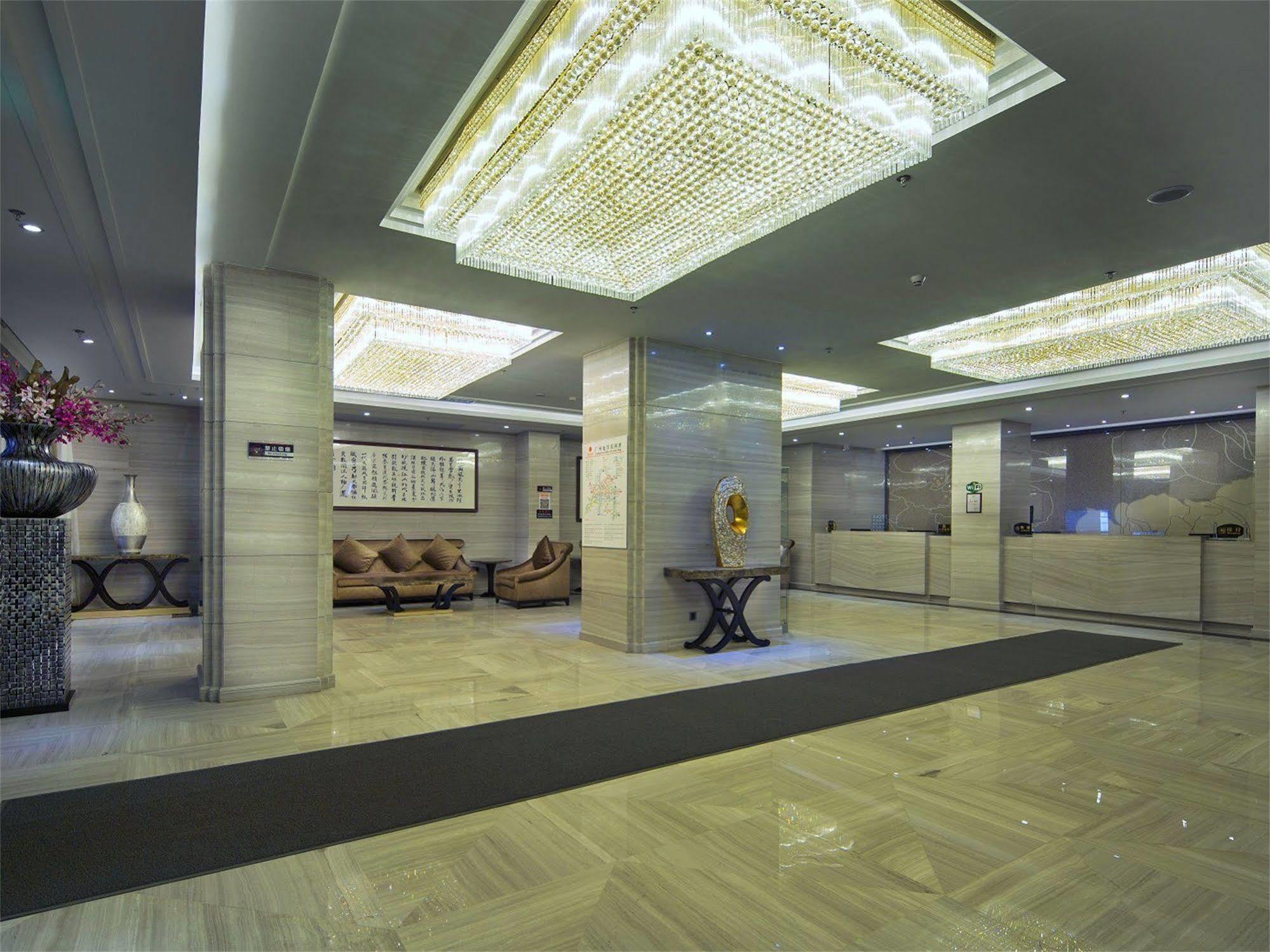 V8 Hotel Train Station Guangzhou Eksteriør billede