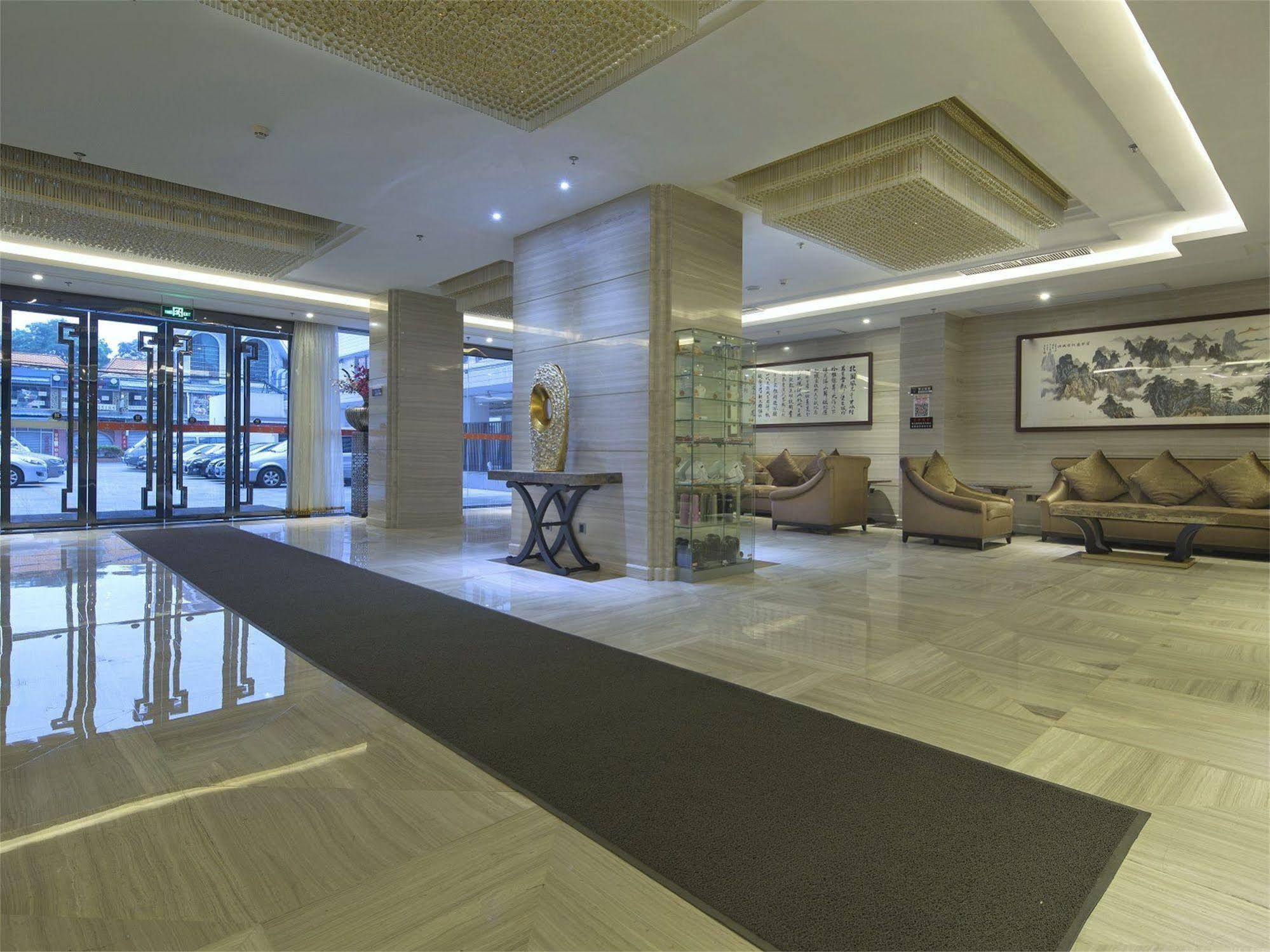 V8 Hotel Train Station Guangzhou Eksteriør billede