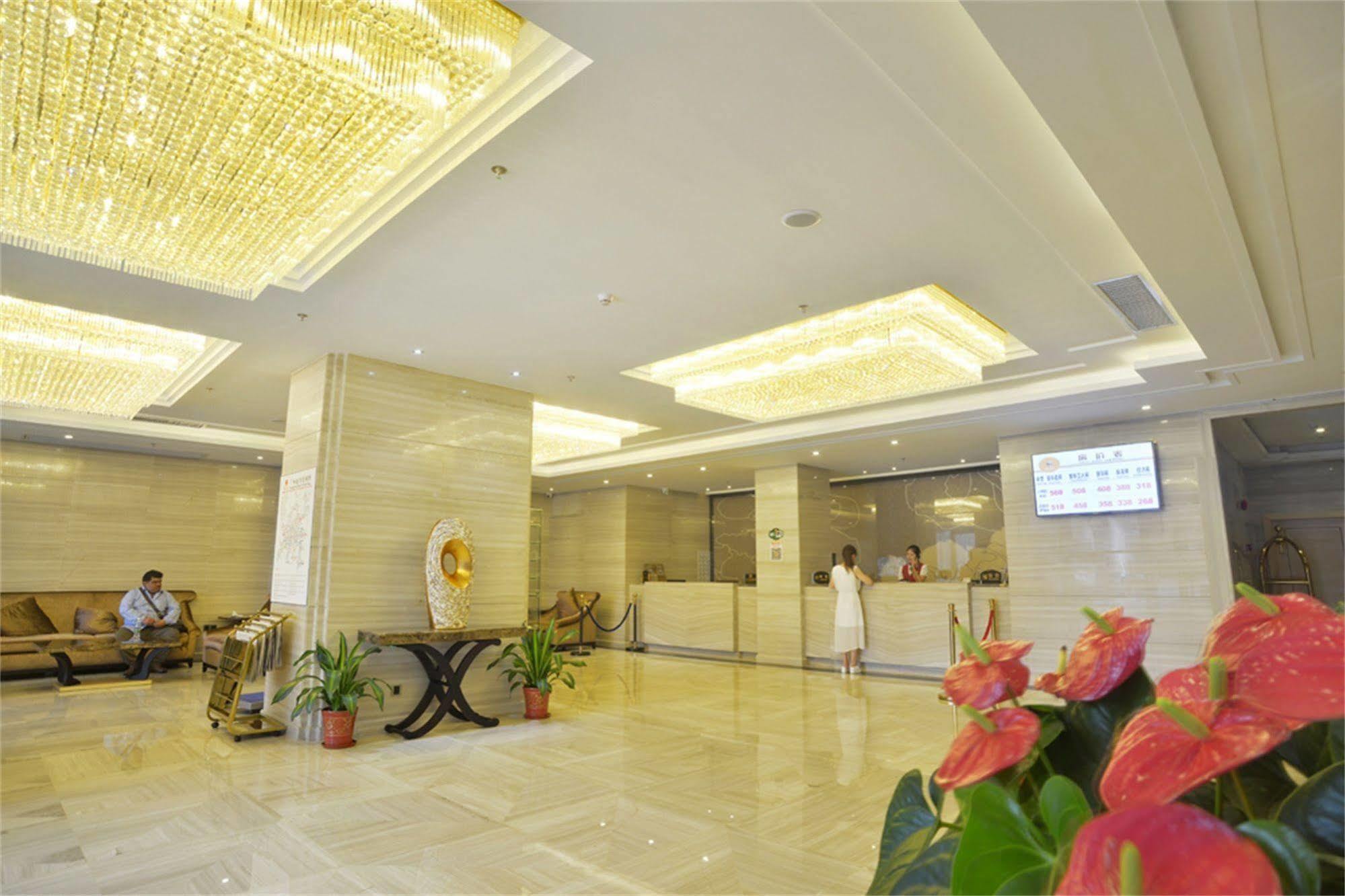 V8 Hotel Train Station Guangzhou Eksteriør billede