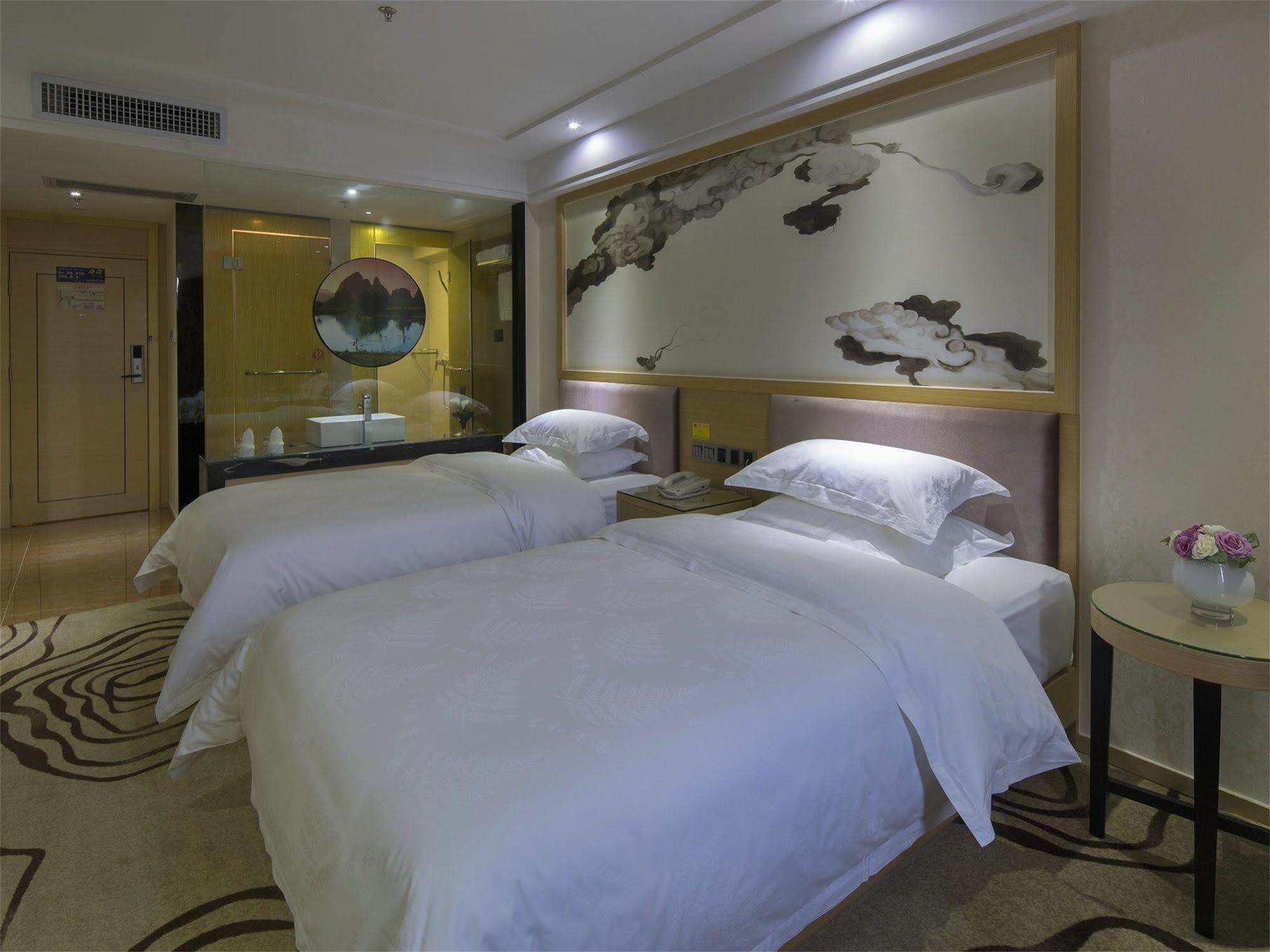V8 Hotel Train Station Guangzhou Eksteriør billede